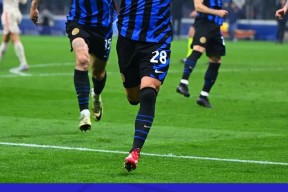 乐动app-凯恩连续十二场比赛得分超过领先优势明显，曼联不断突破！观众掌声雷动的简单介绍-乐动app