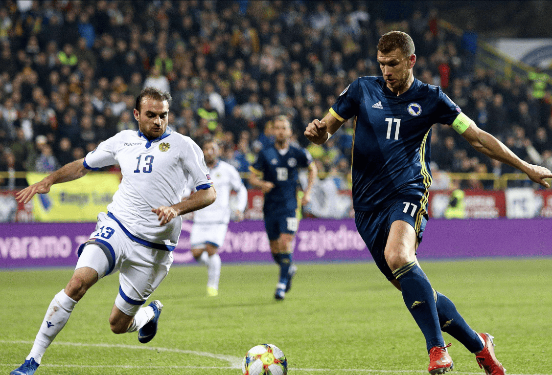 关于国际比赛日费耶诺德备战英超；更衣室发声细节曝光；质疑声仍在；控场能力受关注的信息