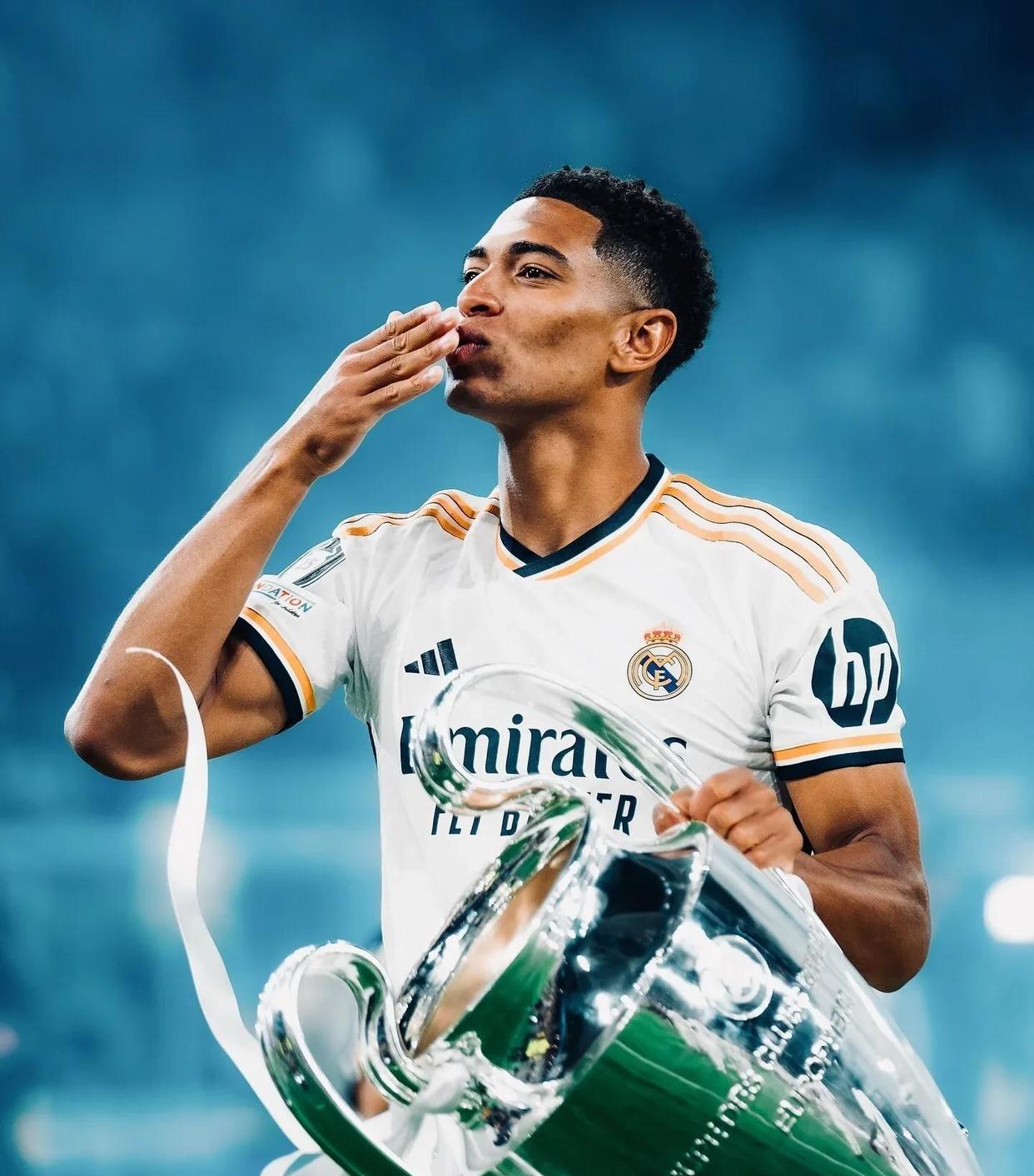 欧冠转会期走向成谜，皇家社会再遭质疑，引发热议，资深球员宣示担当