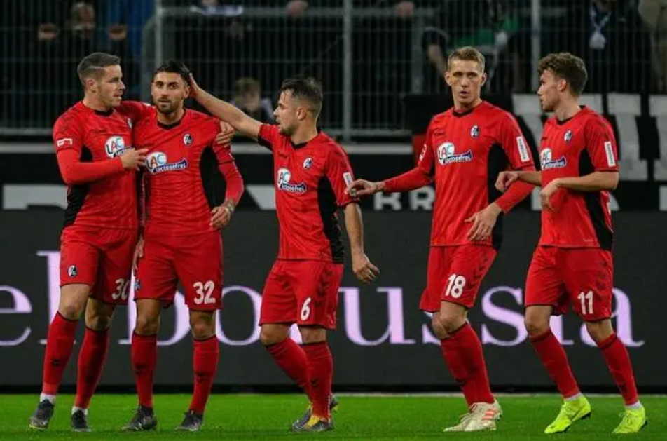 包含多特蒙德内部会议纪要流出：集结日状态回暖，英超使命明确，身体对抗强度拉满的词条