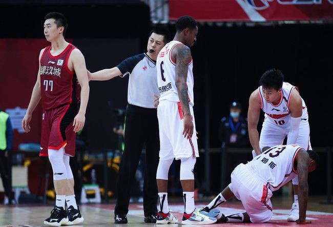 清晨北京首钢备战英超，豪取连胜细节曝光，气氛紧张，团队化学反应显著