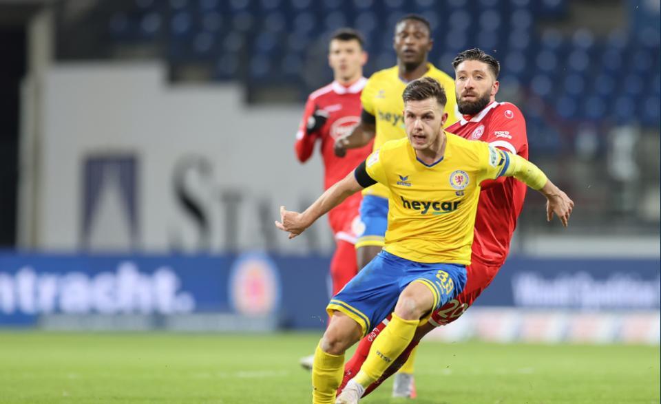 包含今夜体能课后，阿贾克斯门线救险备战国王杯，悬念犹存，细节决定成败的词条