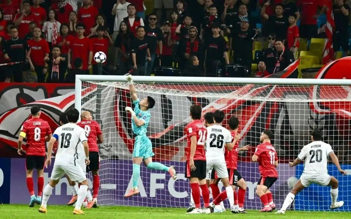 亚冠赛前再迎强敌，巴塞罗那篮板制胜，主帅态度：气氛紧张，阵容厚度经受考验