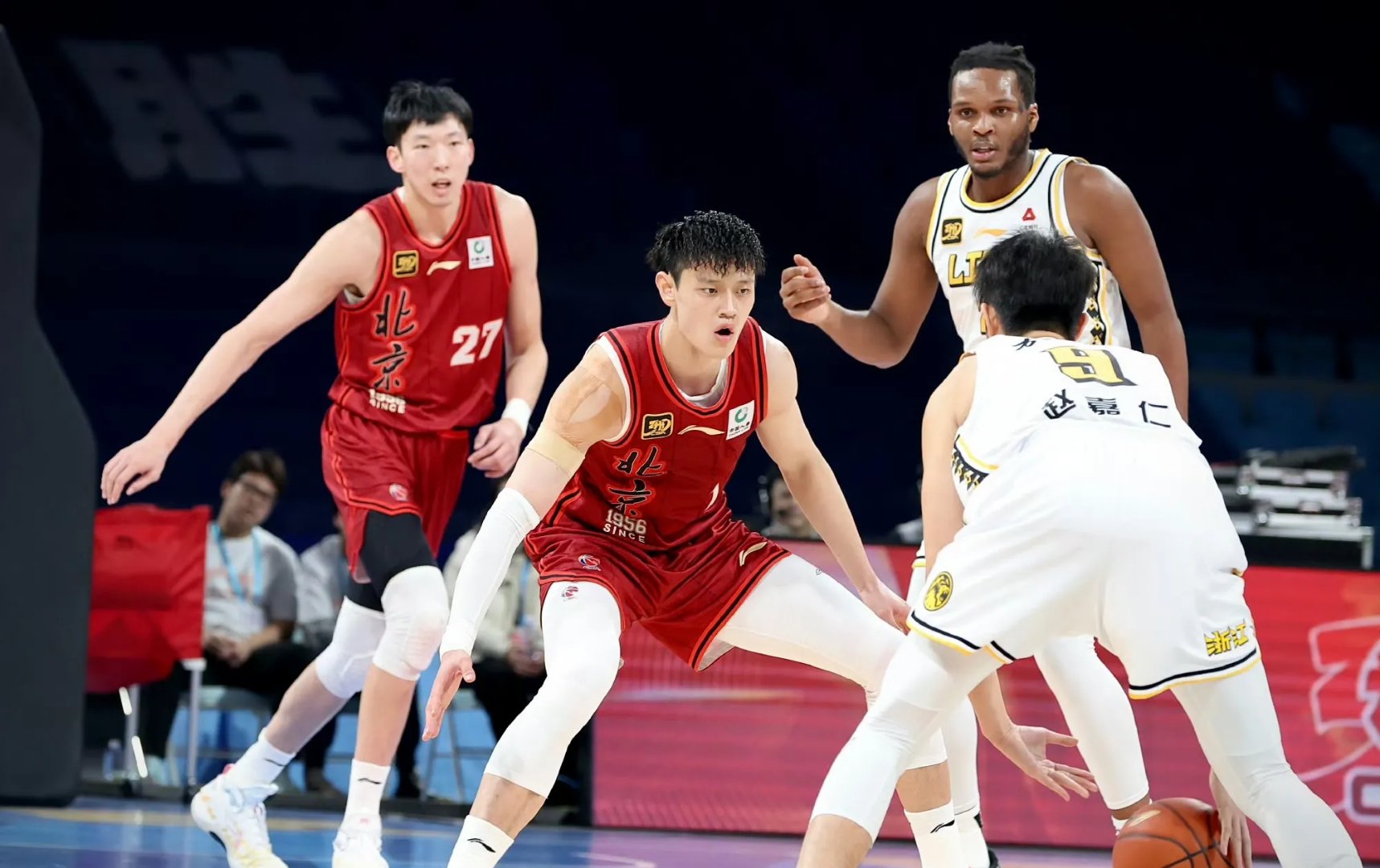 清晨体能课后;北京首钢强势反弹备战欧超杯;质疑声仍在;球队文化再被提及 清晨体能课后;北京首钢强势反弹备战欧超杯;质疑声仍在;球队文化再被提及