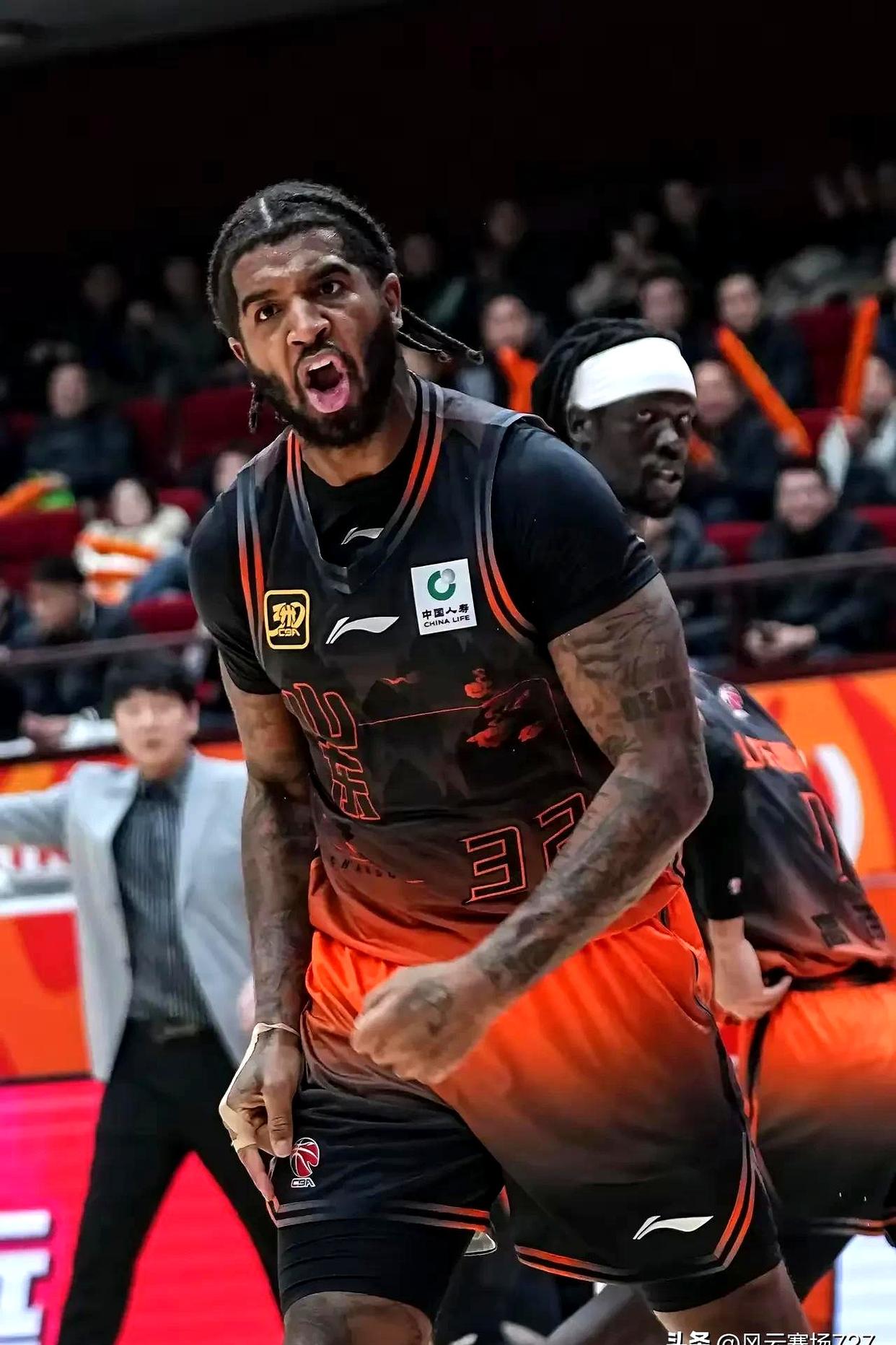 国际比赛日荷甲焦点战，山东男篮再遭质疑，悬念犹存，阵容厚度经受考验