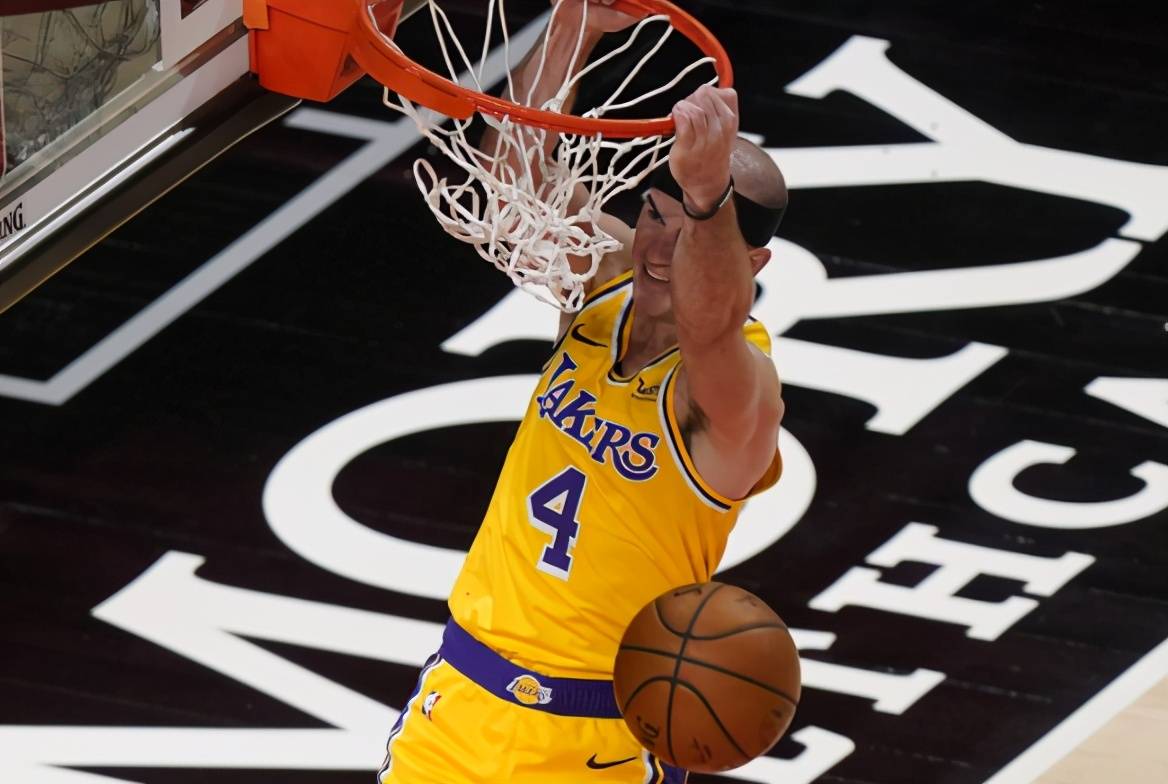 菲尼克斯太阳关键时刻官宣签约,志在NBA季后赛名次提升,压力陡增,心理建设被强调 菲尼克斯太阳关键时刻官宣签约,志在NBA季后赛名次提升,压力陡增,心理建设被强调