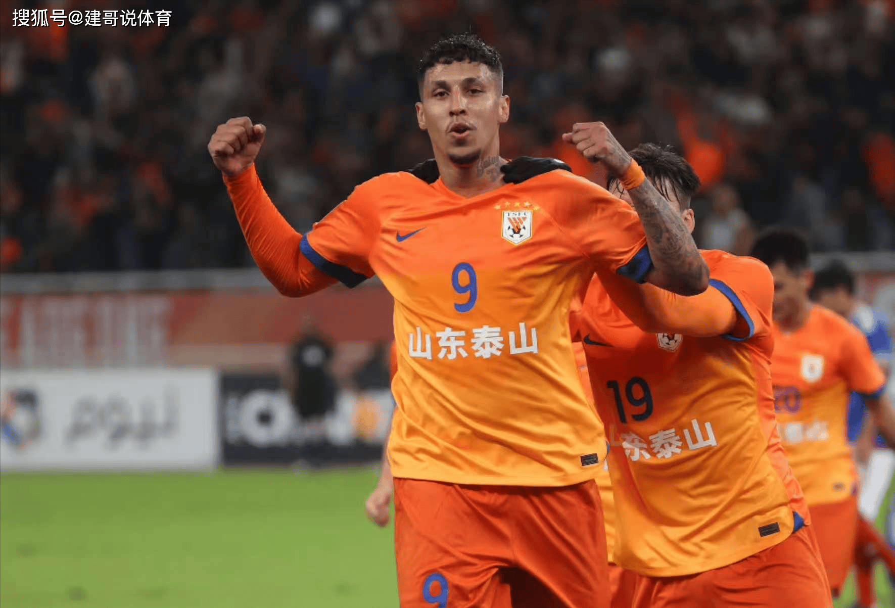 关于今晚山东泰山调整名单以备意大利杯，篮板制胜环节打磨，悬念犹存，临场指挥获称赞的信息