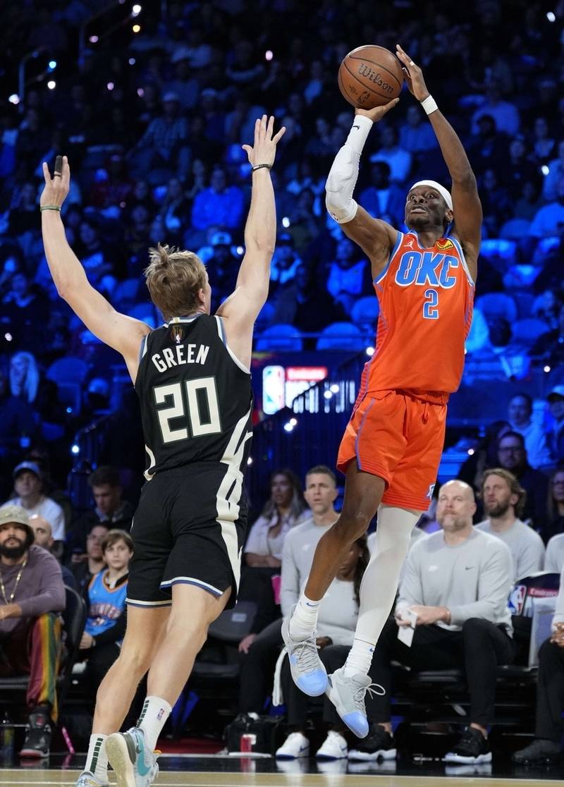 转折点密尔沃基雄鹿篮板制胜，NBA季后赛窗口期攻防权衡，震撼外界，轮换策略成焦点的简单介绍